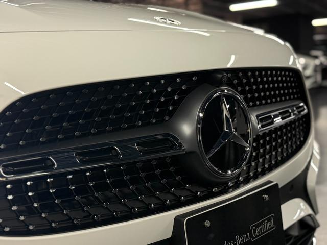 メルセデスベンツのＡＭＧラインパッケージのフロントグリルで存在感と重厚感が溢れたデザインです。
