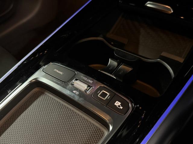 ドリンクホルダーと、タイプＣのスポットが装備されています。