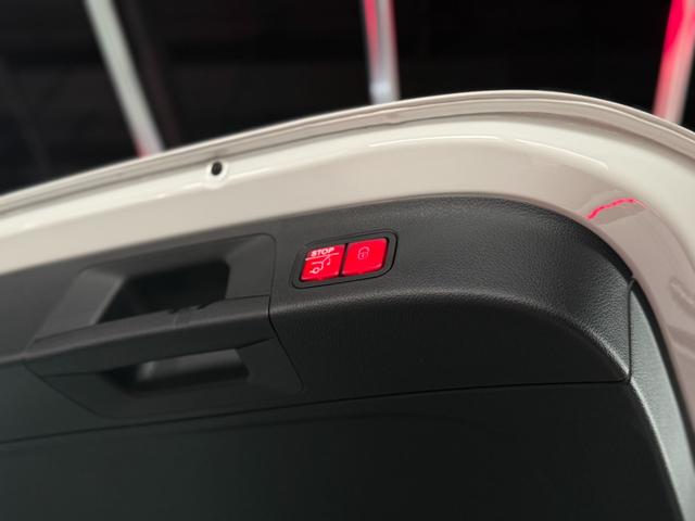 電動リアゲート付でお荷物の積み込み・取り出しが楽々にできます。