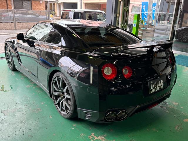 ＧＴ－Ｒ ブラックエディション　ワンオーナー　専用レカロシート　純正ナビ　バックカメラ　ＥＴＣ　運転席助手席パワーシート　運転席助手席シートヒーター　リアスポイラーインテリジェントキー（12枚目）