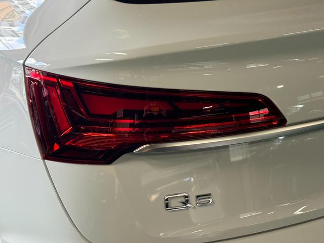 Q5スポーツバック 40TDIクワトロ Sライン 1オーナー パノラマサンルーフ コンフォートPKG SラインプラスPKG 純正ナビ ETC アダプティブクルーズコントロール アクティブレーンアシスト LEDヘッド パドルシフト パワーシート(23枚目)