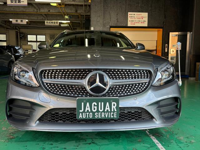 エクステリアは、フロントおよびリアバンパーを刷新し、よりダイナミックなデザインに。