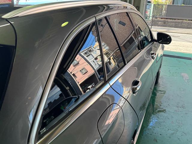 エクステリアは、フロントおよびリアバンパーを刷新し、よりダイナミックなデザインに。