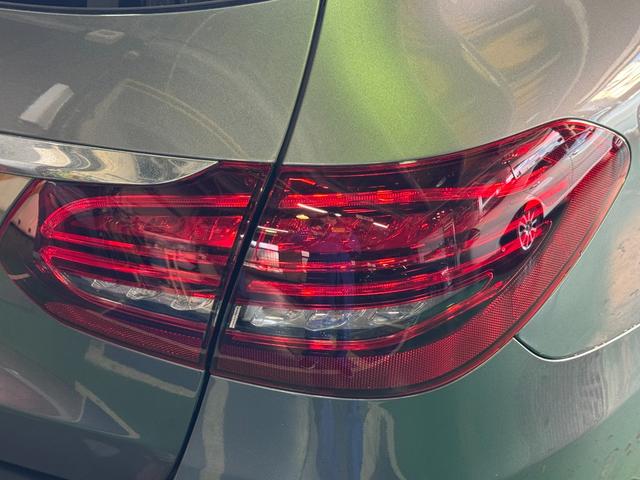 テールランプ。