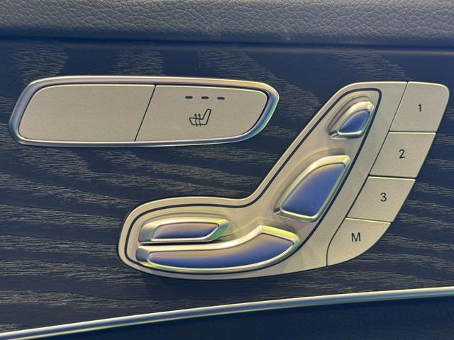 運転席パワーシート。