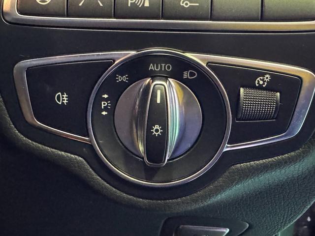 平日はもちろん、土日も営業しております。この車が気になりましたら、お気軽にご連絡ください。