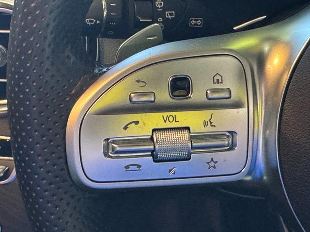 【ステアリングスイッチ】ステアリングから手を放すことなくナビゲーション等の操作が可能です。