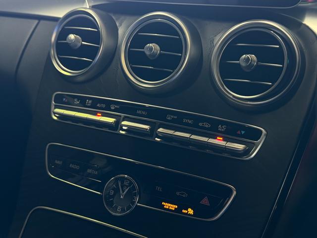 お客さまに納得いただける品質と技術をお届けます。心から安心していただけるように一つ一つ丁寧に車の状況をご説明いたします。私たちは、お客さまの立場に立って、お客さまと同じ目線でお車の販売、修理致します。