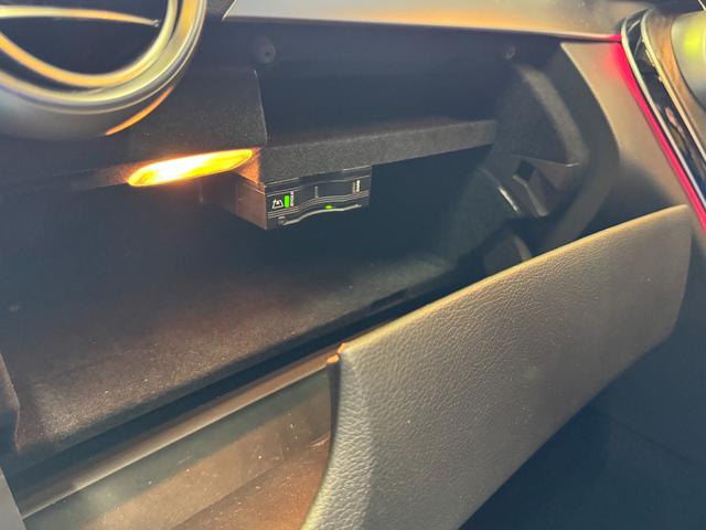 お客さまに納得いただける品質と技術をお届けます。心から安心していただけるように一つ一つ丁寧に車の状況をご説明いたします。私たちは、お客さまの立場に立って、お客さまと同じ目線でお車の販売、修理致します。