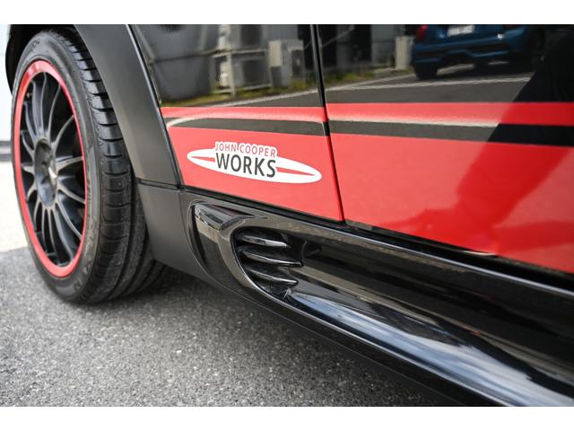 ＭＩＮＩ ジョンクーパーワークス　クーペ　６速マニュアル車社外１７ＡＷ　ＰＤＣキセノンヘッドライト　オートライト　レインセンサー　クルコン（19枚目）