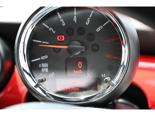 ＭＩＮＩ ジョンクーパーワークス　クーペ　６速マニュアル車社外１７ＡＷ　ＰＤＣキセノンヘッドライト　オートライト　レインセンサー　クルコン（47枚目）