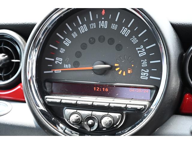 ＭＩＮＩ ジョンクーパーワークス　クーペ　６速マニュアル車社外１７ＡＷ　ＰＤＣキセノンヘッドライト　オートライト　レインセンサー　クルコン（52枚目）
