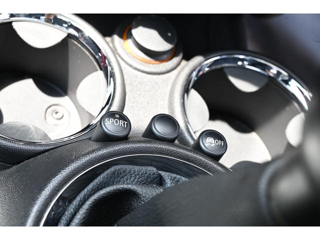 ＭＩＮＩ ジョンクーパーワークス　クーペ　６速マニュアル車社外１７ＡＷ　ＰＤＣキセノンヘッドライト　オートライト　レインセンサー　クルコン（58枚目）