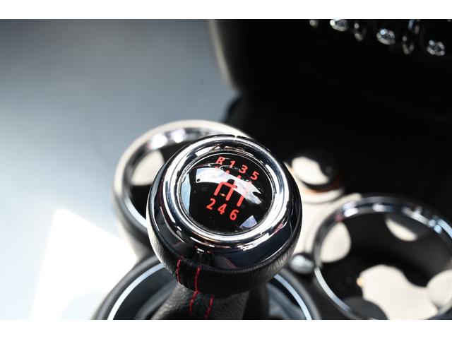 ＭＩＮＩ ジョンクーパーワークス　クーペ　６速マニュアル車社外１７ＡＷ　ＰＤＣキセノンヘッドライト　オートライト　レインセンサー　クルコン（59枚目）