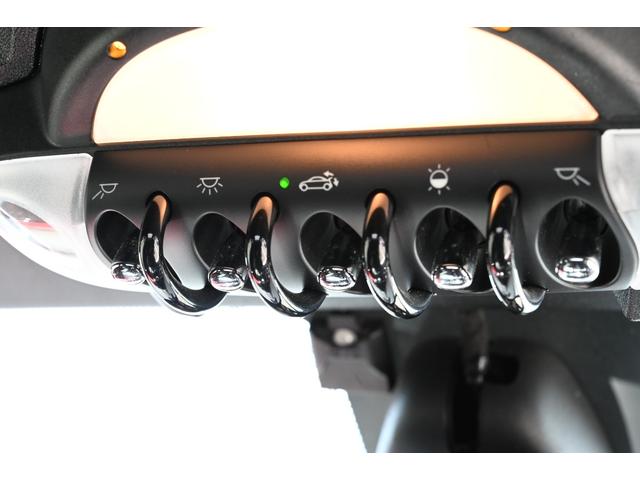 ＭＩＮＩ ジョンクーパーワークス　クーペ　６速マニュアル車社外１７ＡＷ　ＰＤＣキセノンヘッドライト　オートライト　レインセンサー　クルコン（66枚目）