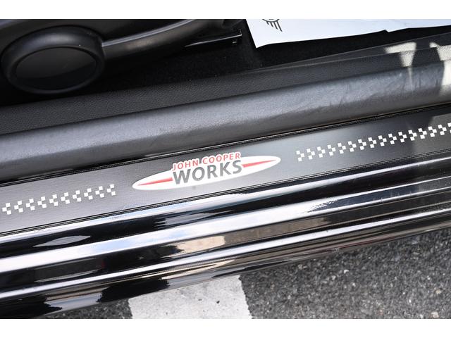 ＭＩＮＩ ジョンクーパーワークス　クーペ　６速マニュアル車社外１７ＡＷ　ＰＤＣキセノンヘッドライト　オートライト　レインセンサー　クルコン（68枚目）