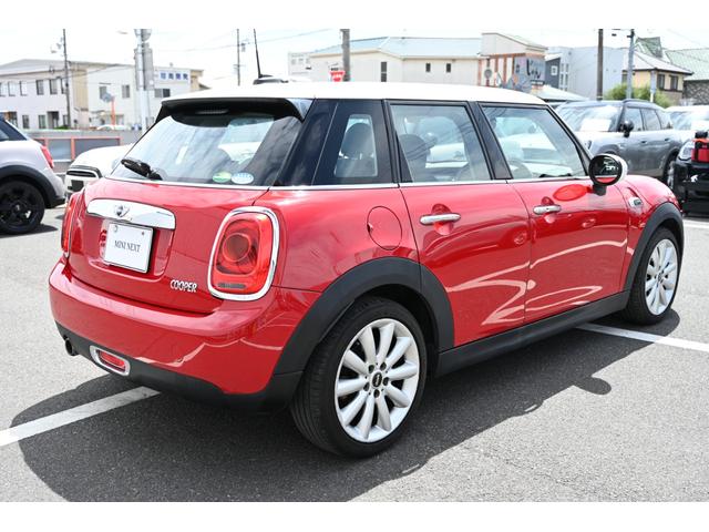 ＭＩＮＩ クーパー　サザーク　限定車　純正ナビ　純正１７インチＡＷ　Ｓキー　ＬＥＤライト　レザレットシート　シートヒーター（7枚目）