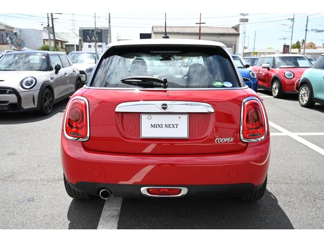 ＭＩＮＩ クーパー　サザーク　限定車　純正ナビ　純正１７インチＡＷ　Ｓキー　ＬＥＤライト　レザレットシート　シートヒーター（8枚目）