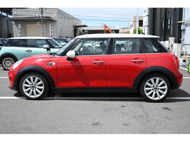 ＭＩＮＩ クーパー　サザーク　限定車　純正ナビ　純正１７インチＡＷ　Ｓキー　ＬＥＤライト　レザレットシート　シートヒーター（10枚目）