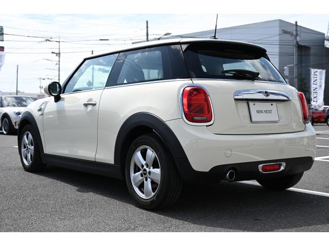 ＭＩＮＩ ヴィクトリア　限定車　純正ナビ　純正１５ＡＷ　ＡＢＳ　ＬＥＤライト　アームレスト（8枚目）