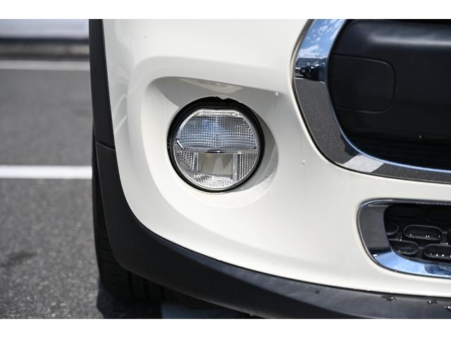 ＭＩＮＩ ヴィクトリア　限定車　純正ナビ　純正１５ＡＷ　ＡＢＳ　ＬＥＤライト　アームレスト（12枚目）