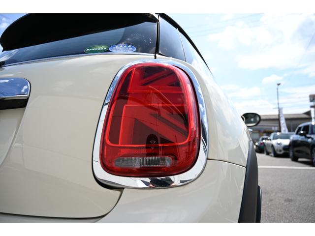 ＭＩＮＩ ヴィクトリア　限定車　純正ナビ　純正１５ＡＷ　ＡＢＳ　ＬＥＤライト　アームレスト（18枚目）
