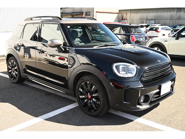 ＭＩＮＩ クーパーＤ　クロスオーバー・シャドー・エディション　限定車　純正１８ＡＷ　ＡｐｐｌｅＣａｒＰｌａｙ　前後ＰＤＣ　ワイヤレスチャージング　Ｄアシスト　バックカメラ　ＥＴＣ２．０　ＬＥＤヘッドライト　レザレットシート　シートヒーター　オートライト　ＡＣＣ（4枚目）