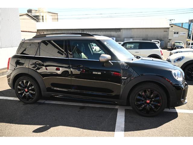ＭＩＮＩ クーパーＤ　クロスオーバー・シャドー・エディション　限定車　純正１８ＡＷ　ＡｐｐｌｅＣａｒＰｌａｙ　前後ＰＤＣ　ワイヤレスチャージング　Ｄアシスト　バックカメラ　ＥＴＣ２．０　ＬＥＤヘッドライト　レザレットシート　シートヒーター　オートライト　ＡＣＣ（5枚目）