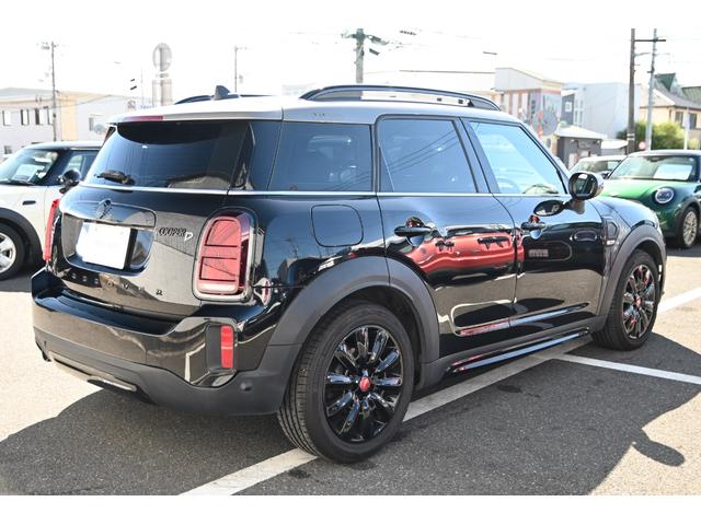 ＭＩＮＩ クーパーＤ　クロスオーバー・シャドー・エディション　限定車　純正１８ＡＷ　ＡｐｐｌｅＣａｒＰｌａｙ　前後ＰＤＣ　ワイヤレスチャージング　Ｄアシスト　バックカメラ　ＥＴＣ２．０　ＬＥＤヘッドライト　レザレットシート　シートヒーター　オートライト　ＡＣＣ（6枚目）