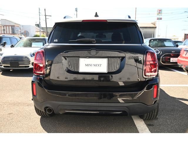 ＭＩＮＩ クーパーＤ　クロスオーバー・シャドー・エディション　限定車　純正１８ＡＷ　ＡｐｐｌｅＣａｒＰｌａｙ　前後ＰＤＣ　ワイヤレスチャージング　Ｄアシスト　バックカメラ　ＥＴＣ２．０　ＬＥＤヘッドライト　レザレットシート　シートヒーター　オートライト　ＡＣＣ（7枚目）