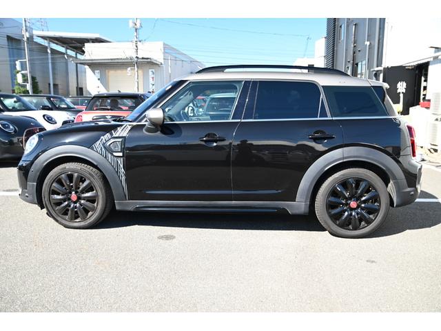 ＭＩＮＩ クーパーＤ　クロスオーバー・シャドー・エディション　限定車　純正１８ＡＷ　ＡｐｐｌｅＣａｒＰｌａｙ　前後ＰＤＣ　ワイヤレスチャージング　Ｄアシスト　バックカメラ　ＥＴＣ２．０　ＬＥＤヘッドライト　レザレットシート　シートヒーター　オートライト　ＡＣＣ（9枚目）