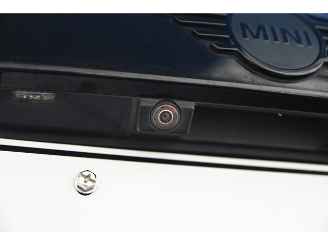 ＭＩＮＩ クーパーＤ　クロスオーバー・シャドー・エディション　限定車　純正１８ＡＷ　ＡｐｐｌｅＣａｒＰｌａｙ　前後ＰＤＣ　ワイヤレスチャージング　Ｄアシスト　バックカメラ　ＥＴＣ２．０　ＬＥＤヘッドライト　レザレットシート　シートヒーター　オートライト　ＡＣＣ（30枚目）