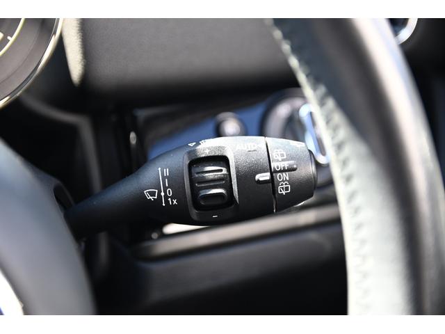 ＭＩＮＩ クーパーＤ　クロスオーバー・シャドー・エディション　限定車　純正１８ＡＷ　ＡｐｐｌｅＣａｒＰｌａｙ　前後ＰＤＣ　ワイヤレスチャージング　Ｄアシスト　バックカメラ　ＥＴＣ２．０　ＬＥＤヘッドライト　レザレットシート　シートヒーター　オートライト　ＡＣＣ（54枚目）