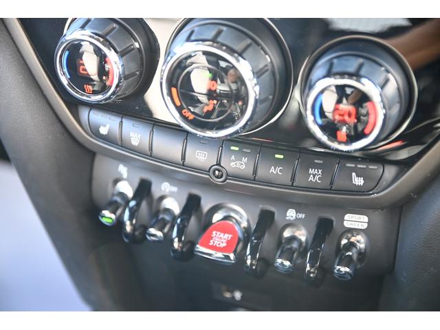 ＭＩＮＩ クーパーＤ　クロスオーバー・シャドー・エディション　限定車　純正１８ＡＷ　ＡｐｐｌｅＣａｒＰｌａｙ　前後ＰＤＣ　ワイヤレスチャージング　Ｄアシスト　バックカメラ　ＥＴＣ２．０　ＬＥＤヘッドライト　レザレットシート　シートヒーター　オートライト　ＡＣＣ（60枚目）