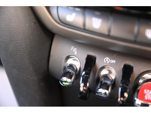 ＭＩＮＩ クーパーＤ　クロスオーバー・シャドー・エディション　限定車　純正１８ＡＷ　ＡｐｐｌｅＣａｒＰｌａｙ　前後ＰＤＣ　ワイヤレスチャージング　Ｄアシスト　バックカメラ　ＥＴＣ２．０　ＬＥＤヘッドライト　レザレットシート　シートヒーター　オートライト　ＡＣＣ（64枚目）