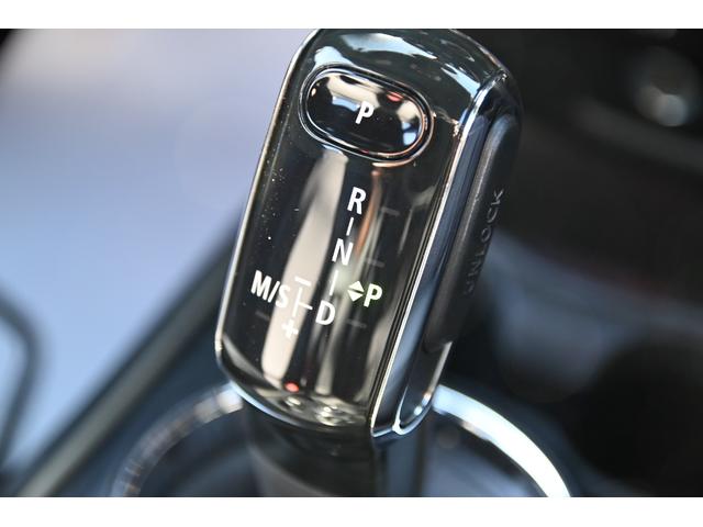 ＭＩＮＩ クーパーＤ　クロスオーバー・シャドー・エディション　限定車　純正１８ＡＷ　ＡｐｐｌｅＣａｒＰｌａｙ　前後ＰＤＣ　ワイヤレスチャージング　Ｄアシスト　バックカメラ　ＥＴＣ２．０　ＬＥＤヘッドライト　レザレットシート　シートヒーター　オートライト　ＡＣＣ（66枚目）
