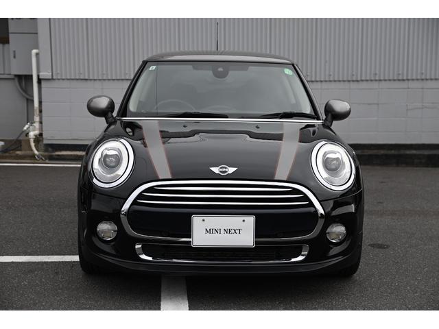 ＭＩＮＩ クーパー　セブン　限定車セブン　純正ＨＤＤナビ　純正１７インチＡＷ　Ｄアシスト　バックカメラ　ＰＤＣ　ＬＥＤヘッドライト　ハーフレザーシート　ドライビングモード　ワンオーナー　ヘッドアップディスプレイ（4枚目）