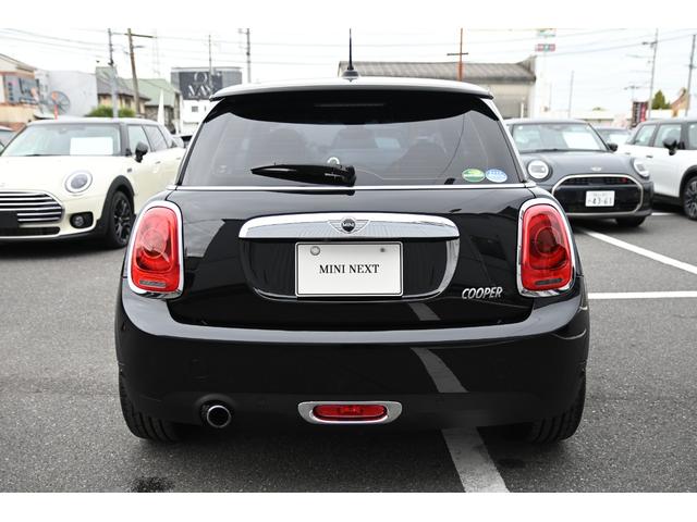 ＭＩＮＩ クーパー　セブン　限定車セブン　純正ＨＤＤナビ　純正１７インチＡＷ　Ｄアシスト　バックカメラ　ＰＤＣ　ＬＥＤヘッドライト　ハーフレザーシート　ドライビングモード　ワンオーナー　ヘッドアップディスプレイ（8枚目）