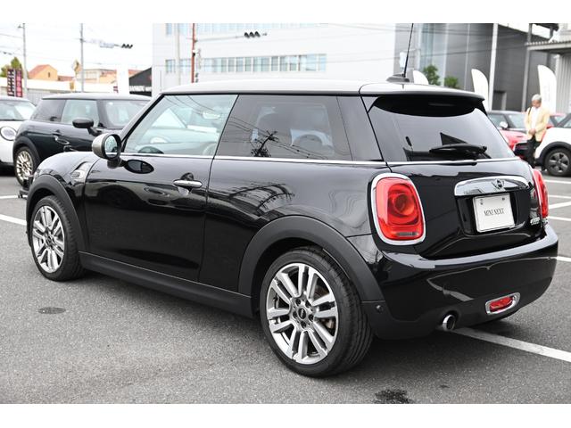 ＭＩＮＩ クーパー　セブン　限定車セブン　純正ＨＤＤナビ　純正１７インチＡＷ　Ｄアシスト　バックカメラ　ＰＤＣ　ＬＥＤヘッドライト　ハーフレザーシート　ドライビングモード　ワンオーナー　ヘッドアップディスプレイ（9枚目）