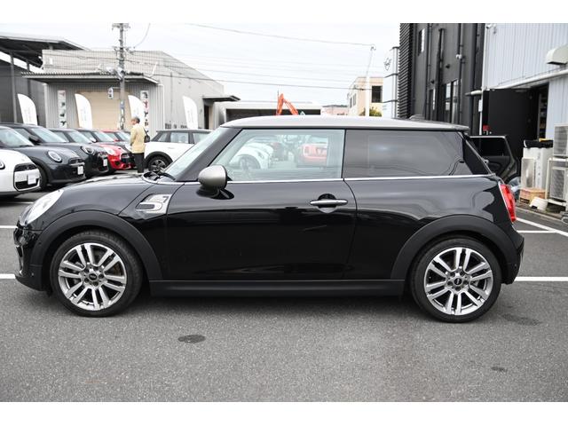 ＭＩＮＩ クーパー　セブン　限定車セブン　純正ＨＤＤナビ　純正１７インチＡＷ　Ｄアシスト　バックカメラ　ＰＤＣ　ＬＥＤヘッドライト　ハーフレザーシート　ドライビングモード　ワンオーナー　ヘッドアップディスプレイ（10枚目）