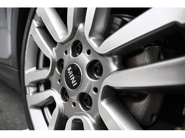 ＭＩＮＩ クーパー　セブン　限定車セブン　純正ＨＤＤナビ　純正１７インチＡＷ　Ｄアシスト　バックカメラ　ＰＤＣ　ＬＥＤヘッドライト　ハーフレザーシート　ドライビングモード　ワンオーナー　ヘッドアップディスプレイ（18枚目）