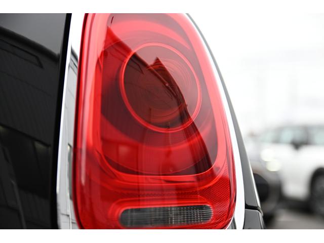 ＭＩＮＩ クーパー　セブン　限定車セブン　純正ＨＤＤナビ　純正１７インチＡＷ　Ｄアシスト　バックカメラ　ＰＤＣ　ＬＥＤヘッドライト　ハーフレザーシート　ドライビングモード　ワンオーナー　ヘッドアップディスプレイ（28枚目）