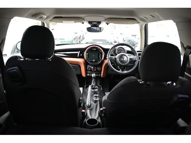 ＭＩＮＩ クーパー　セブン　限定車セブン　純正ＨＤＤナビ　純正１７インチＡＷ　Ｄアシスト　バックカメラ　ＰＤＣ　ＬＥＤヘッドライト　ハーフレザーシート　ドライビングモード　ワンオーナー　ヘッドアップディスプレイ（41枚目）