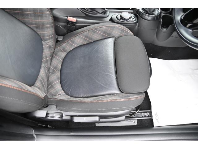 ＭＩＮＩ クーパー　セブン　限定車セブン　純正ＨＤＤナビ　純正１７インチＡＷ　Ｄアシスト　バックカメラ　ＰＤＣ　ＬＥＤヘッドライト　ハーフレザーシート　ドライビングモード　ワンオーナー　ヘッドアップディスプレイ（43枚目）