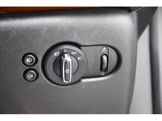 ＭＩＮＩ クーパー　セブン　限定車セブン　純正ＨＤＤナビ　純正１７インチＡＷ　Ｄアシスト　バックカメラ　ＰＤＣ　ＬＥＤヘッドライト　ハーフレザーシート　ドライビングモード　ワンオーナー　ヘッドアップディスプレイ（55枚目）