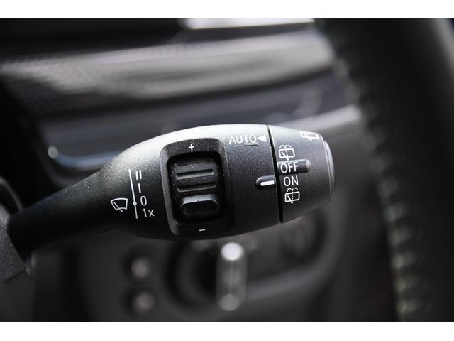 ＭＩＮＩ クーパーＳ　クラブマン　純正ＨＤＤナビ　純正１７インチＡＷ　Ｄアシスト　バックカメラ　ＰＤＣ　コンフォートアクセス　アームレスト　ＥＴＣ２．０　ＬＥＤヘッドライト　ドライビングモード　オートライト　レインセンサー　ＡＣＣ（52枚目）