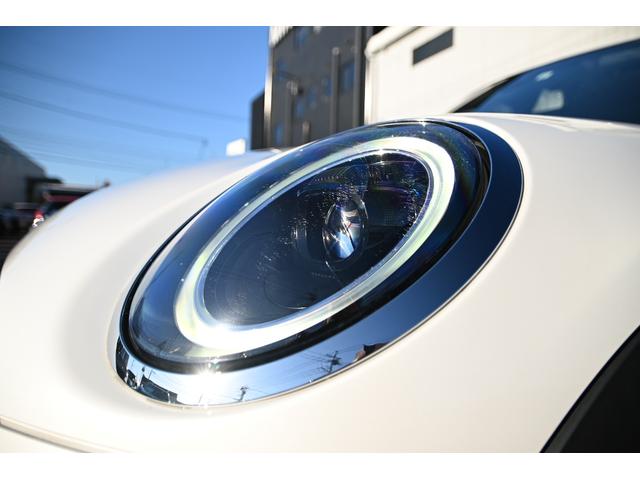 ＭＩＮＩ クーパーＤプレミアムプラスパッケージクラシックトリム　純正１６ＡＷ　Ｄアシスト　Ｂカメラ　ＰＤＣ　Ｃアクセス　アームレスト　ＥＴＣ２．０　ＬＥＤヘッドライト　ハーフレザーシート　Ｄモード　Ｓヒーター　オートライト　レインセンサー　ＡｐｐｌｅＣａｒＰｌａｙ（33枚目）