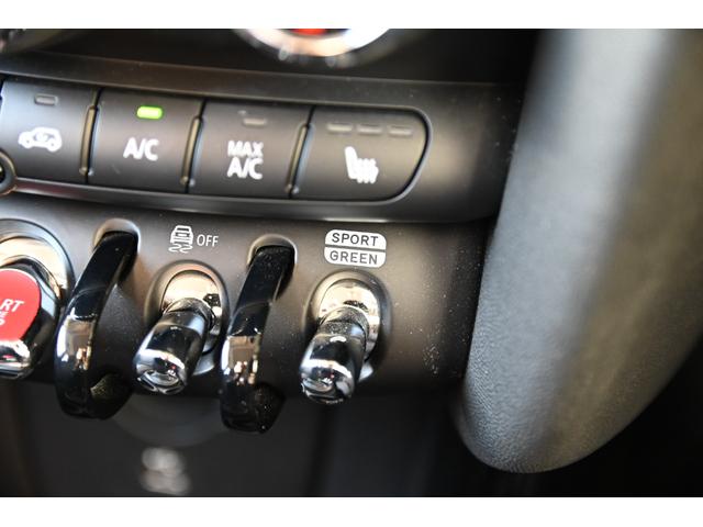 ＭＩＮＩ クーパーＤプレミアムプラスパッケージクラシックトリム　純正１６ＡＷ　Ｄアシスト　Ｂカメラ　ＰＤＣ　Ｃアクセス　アームレスト　ＥＴＣ２．０　ＬＥＤヘッドライト　ハーフレザーシート　Ｄモード　Ｓヒーター　オートライト　レインセンサー　ＡｐｐｌｅＣａｒＰｌａｙ（50枚目）