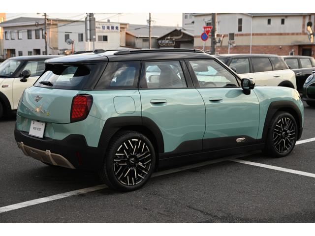 ＭＩＮＩ エースマンＳＥ　フェイバリット・トリム　元デモカー　純正ナビ　純正１８ＡＷ　ＰＤＣ　パノラマビュー　スポーツステアリング　　Ｓヒーター　ステアリングヒーター　リバースアシスト　ワイヤレスチャージング　ＡＣＣ　ＨＵＤ　ＡｐｐｌｅＣａｒＰｌａｙ（6枚目）