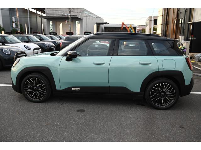 ＭＩＮＩ エースマンＳＥ　フェイバリット・トリム　元デモカー　純正ナビ　純正１８ＡＷ　ＰＤＣ　パノラマビュー　スポーツステアリング　　Ｓヒーター　ステアリングヒーター　リバースアシスト　ワイヤレスチャージング　ＡＣＣ　ＨＵＤ　ＡｐｐｌｅＣａｒＰｌａｙ（9枚目）